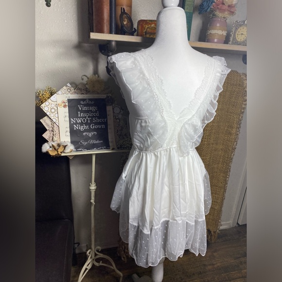 Absolutely adorable, vintage inspired, sheer nightgown, size medium NWOT - Picture 4 of 4